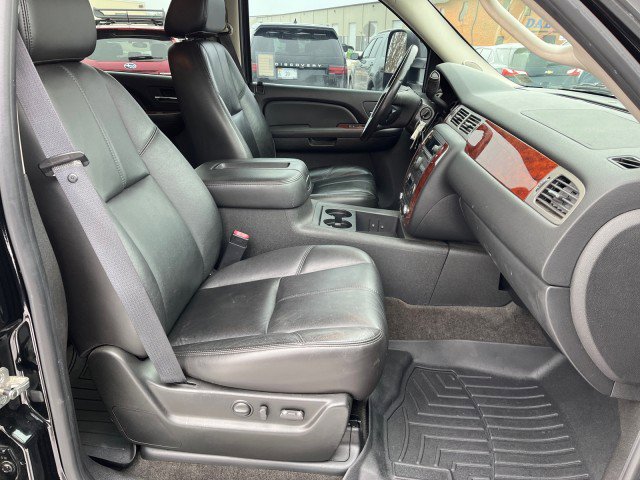 Used 2009 Chevrolet Suburban 2500 LT w/ Luxury Package image 21