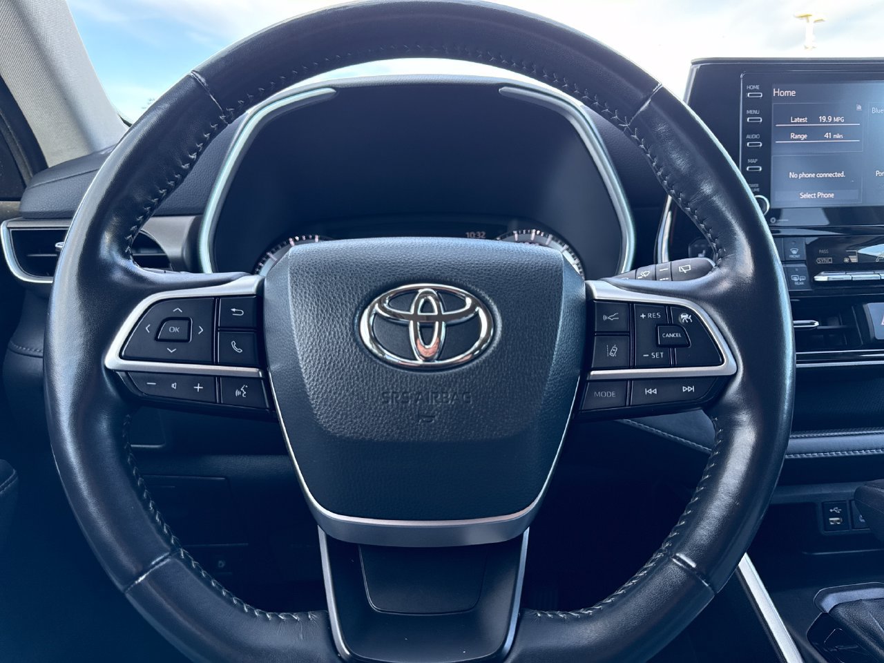Used 2022 Toyota Highlander XLE AWD/4WD image 17