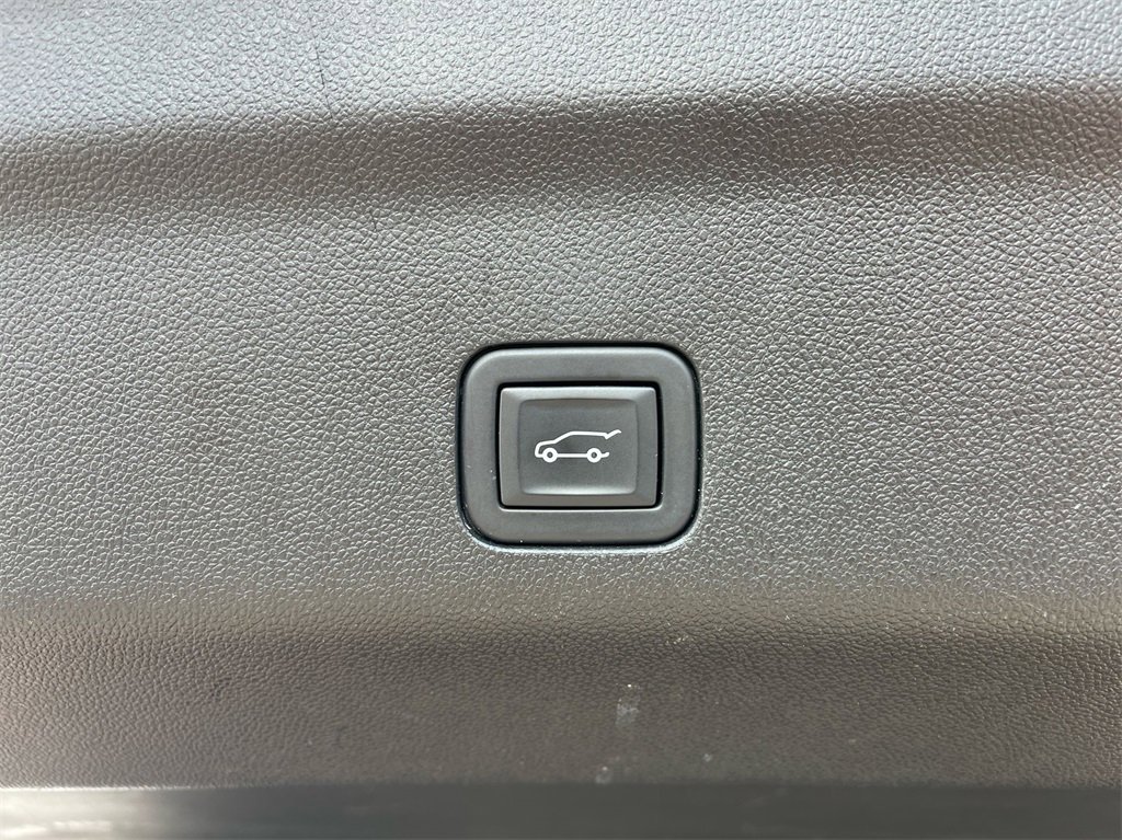 Used 2023 GMC Yukon XL Denali image 35