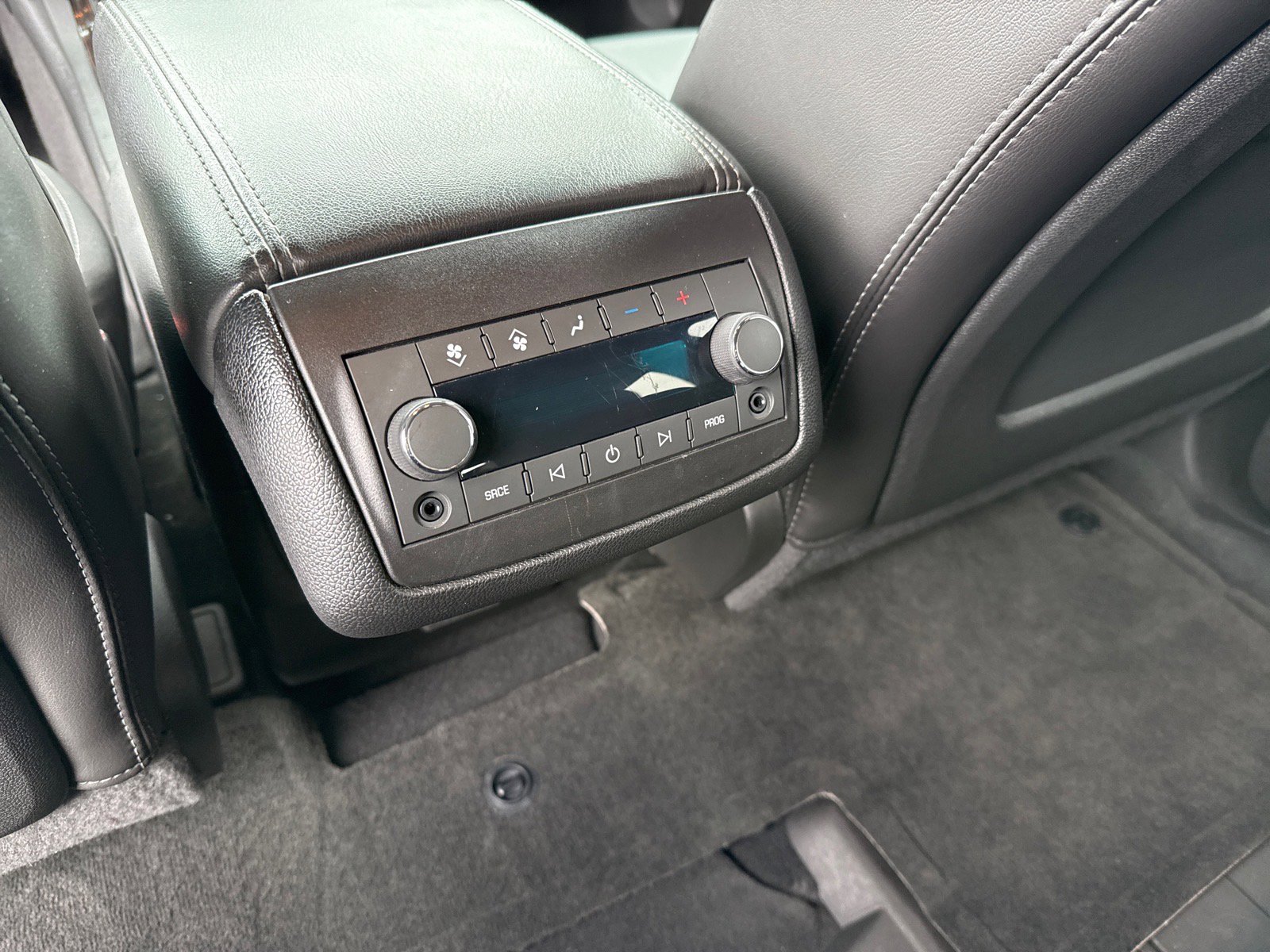 Used 2015 Chevrolet Traverse LTZ FWD image 25