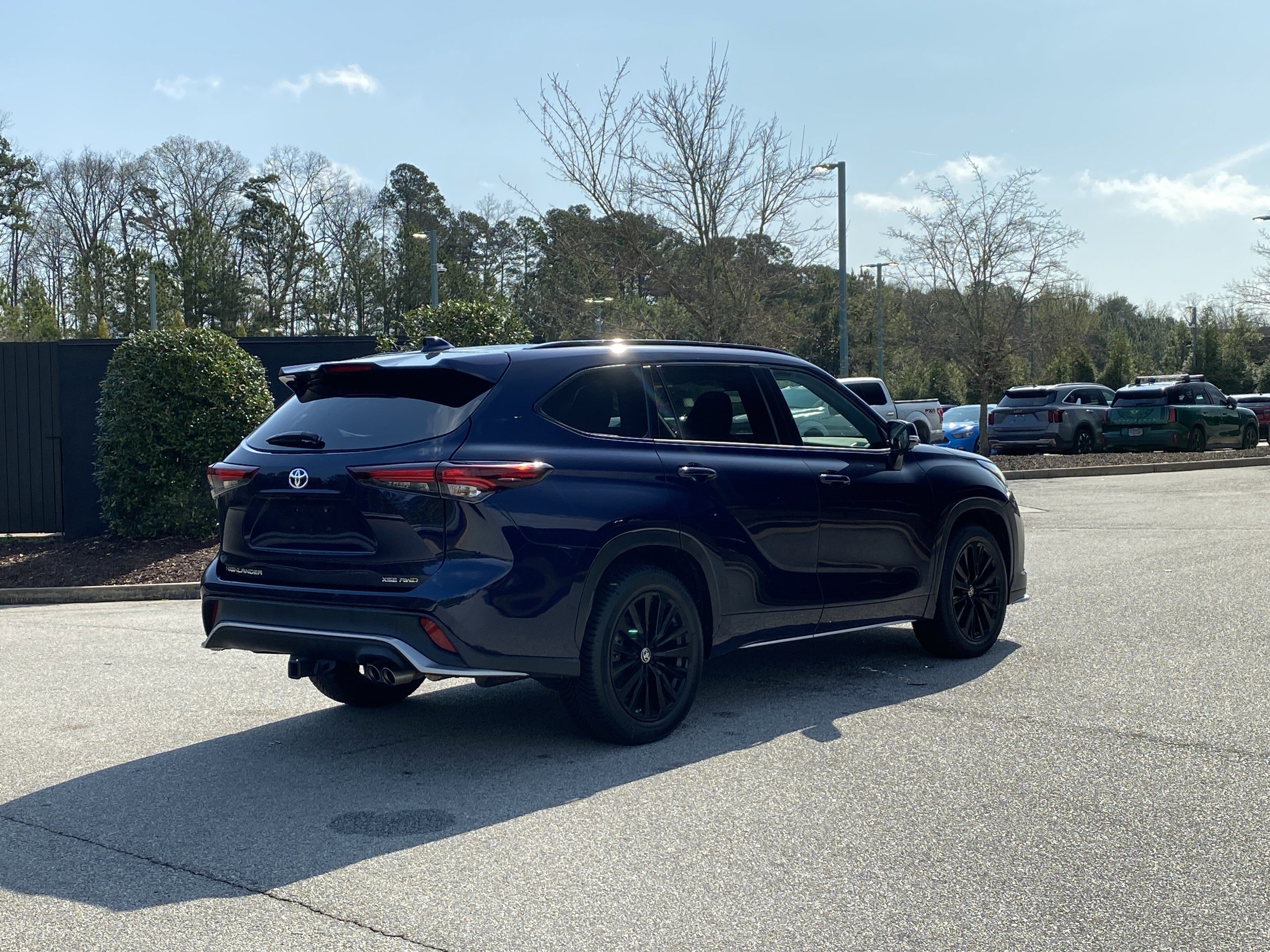 Used 2024 Toyota Highlander XSE image 3