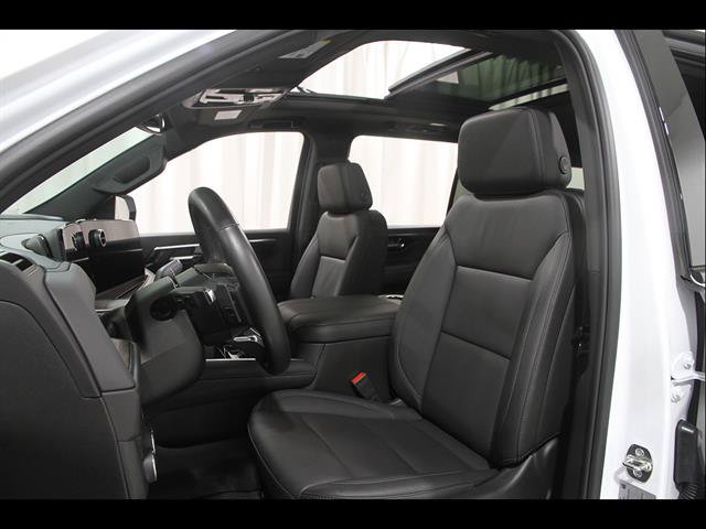 Used 2026 Chevrolet Suburban Z71 w/ Comfort Package AWD/4WD image 5