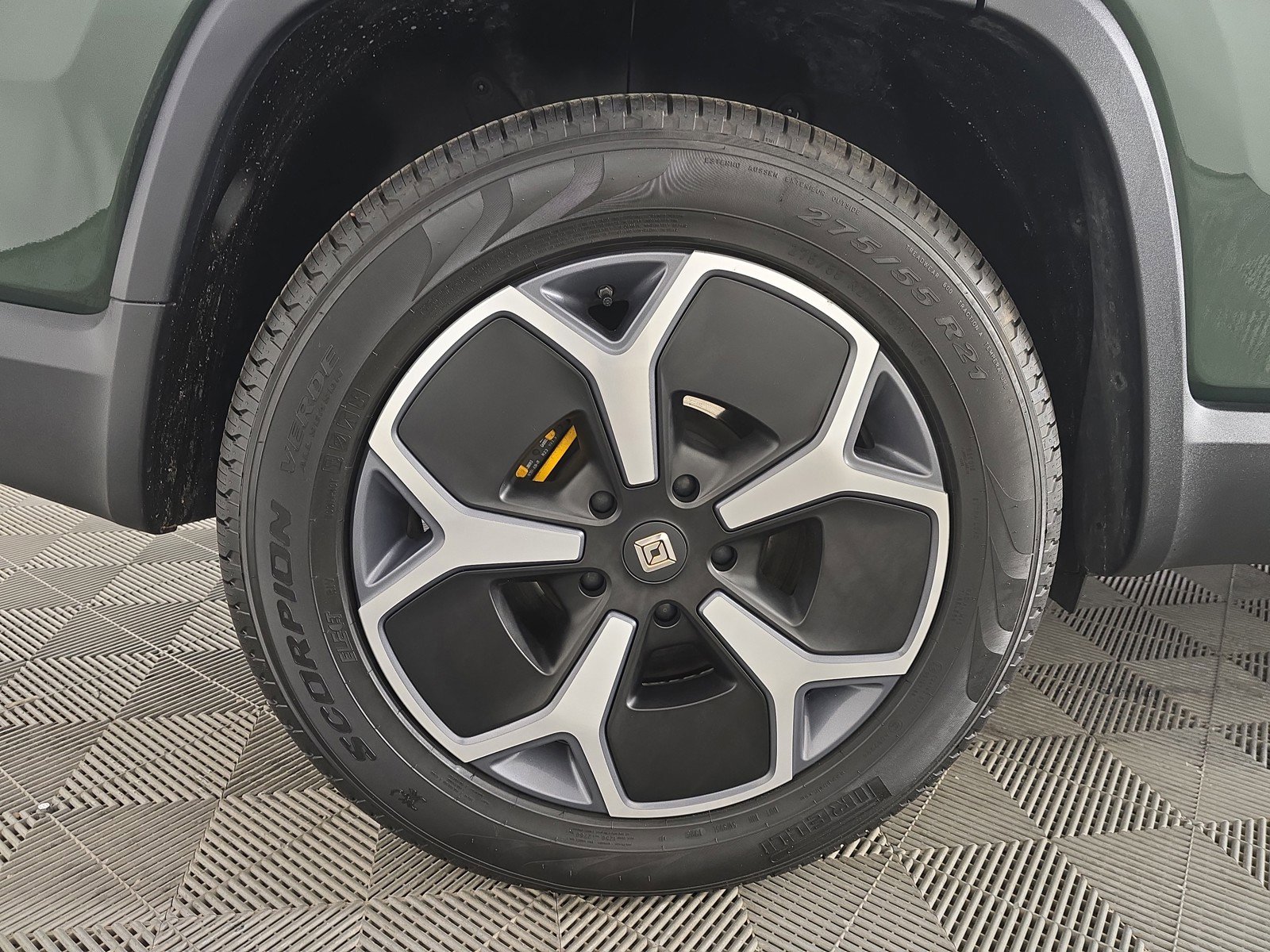 Used 2023 Rivian R1S Adventure AWD/4WD image 11