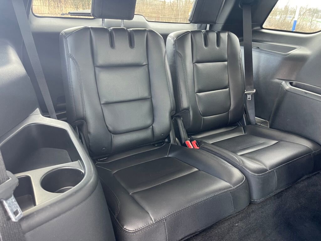 Used 2018 Ford Explorer XLT w/ Equipment Group 202A image 22