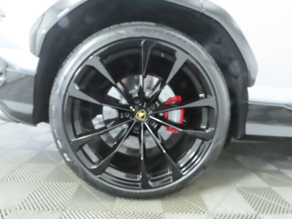Used 2022 Lamborghini Urus image 33