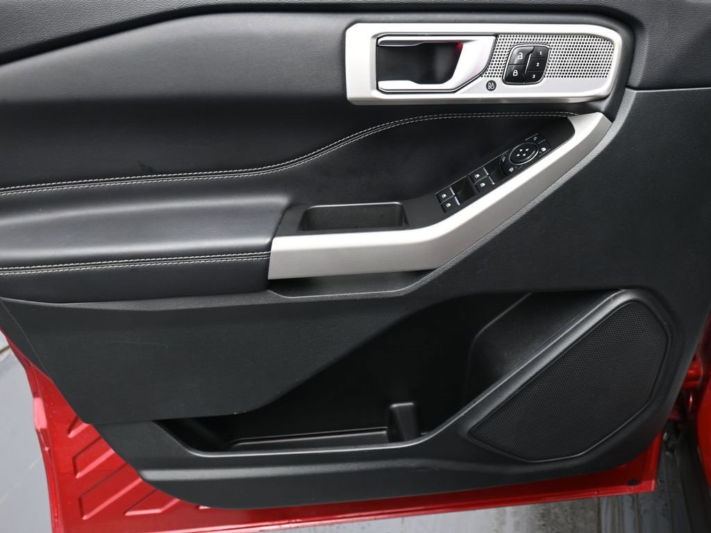 Used 2023 Ford Explorer Limited w/ Equipment Group 301A image 9