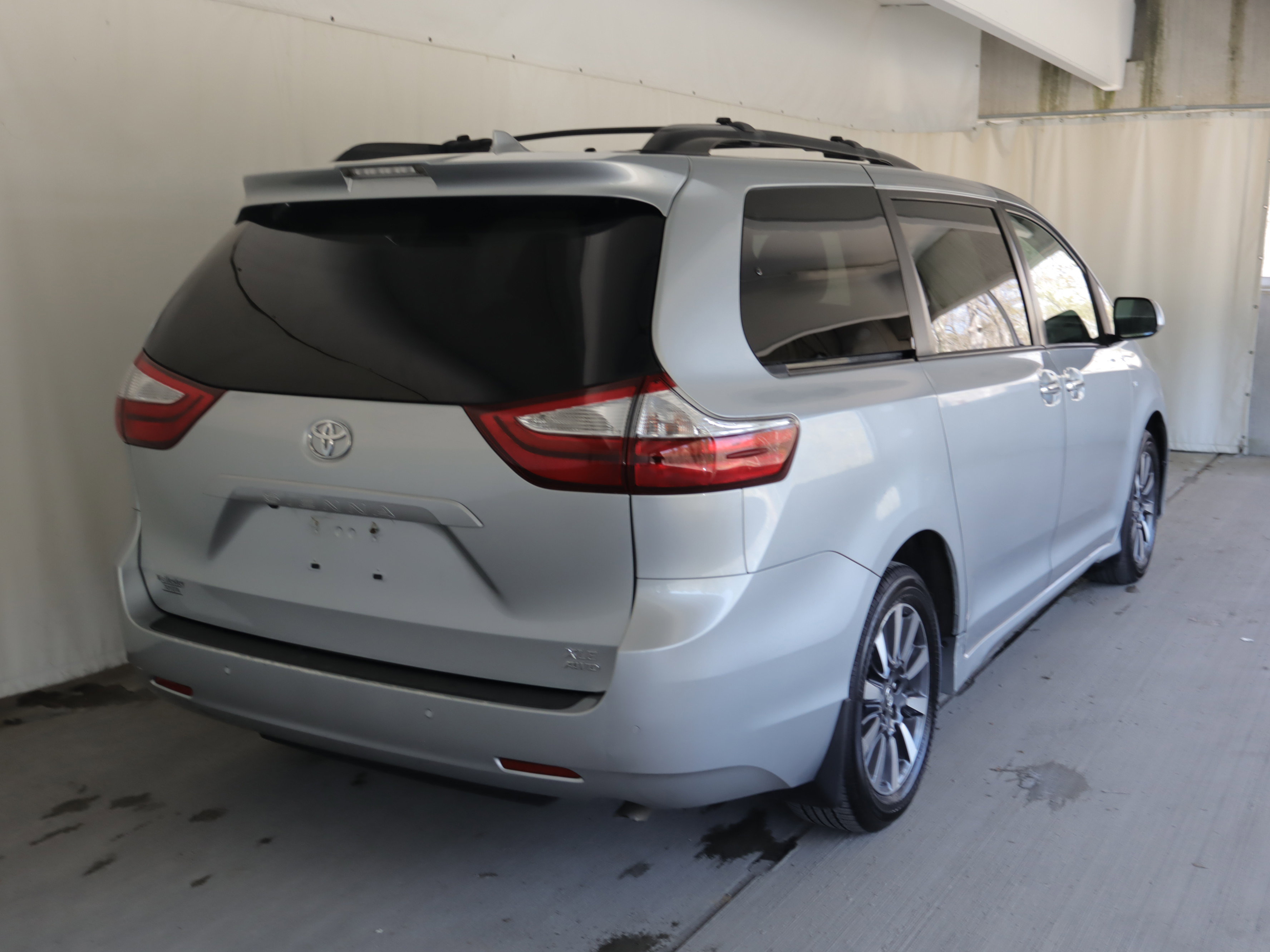 Used 2019 Toyota Sienna XLE w/ XLE Navigation Package AWD/4WD image 8