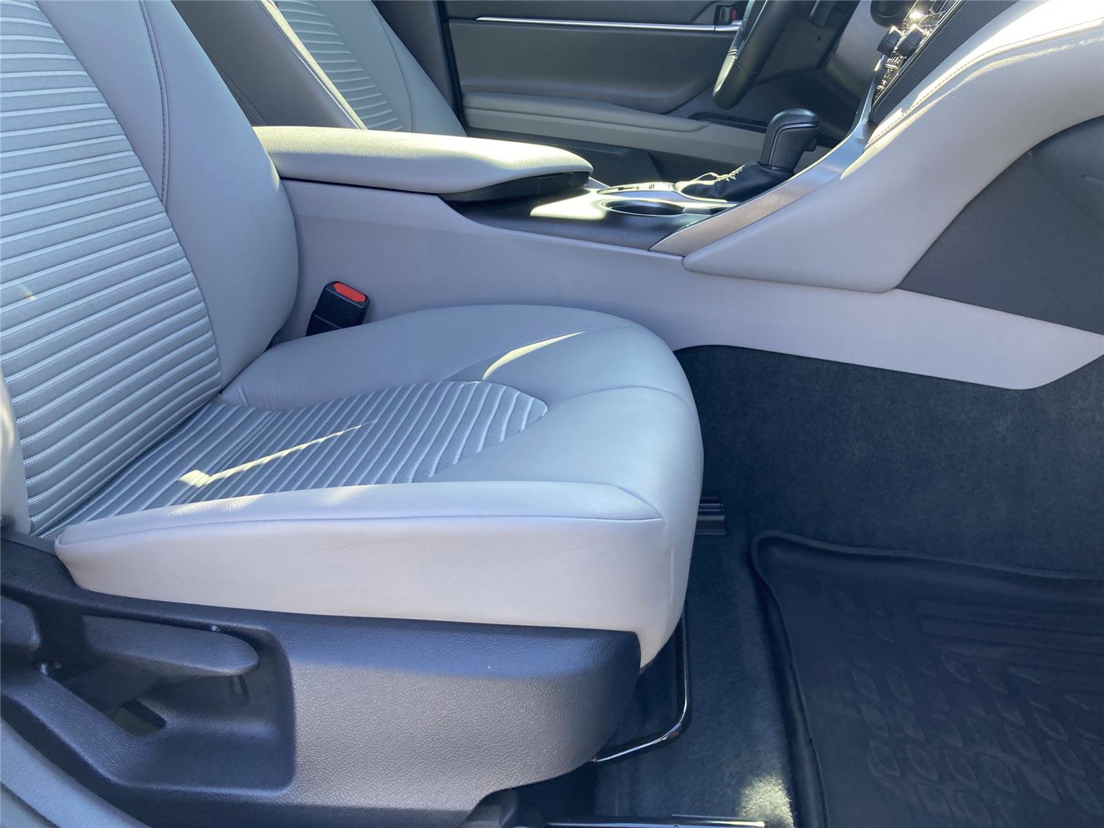 Used 2022 Toyota Camry SE image 32