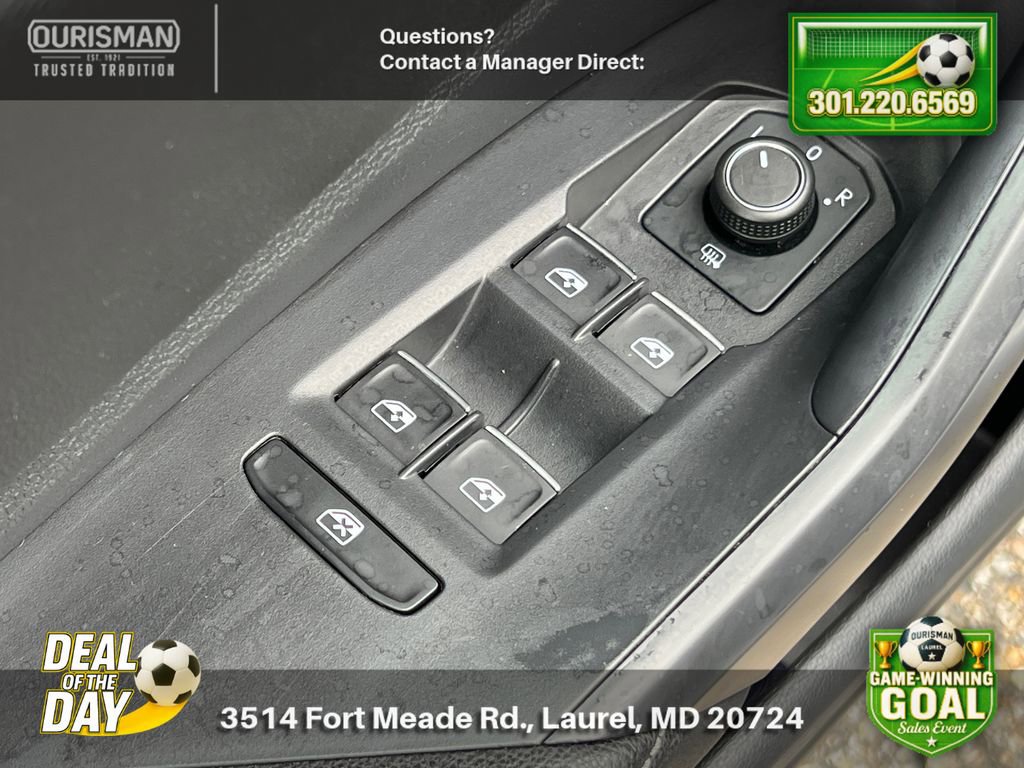 Used 2024 Volkswagen Jetta SE FWD image 8