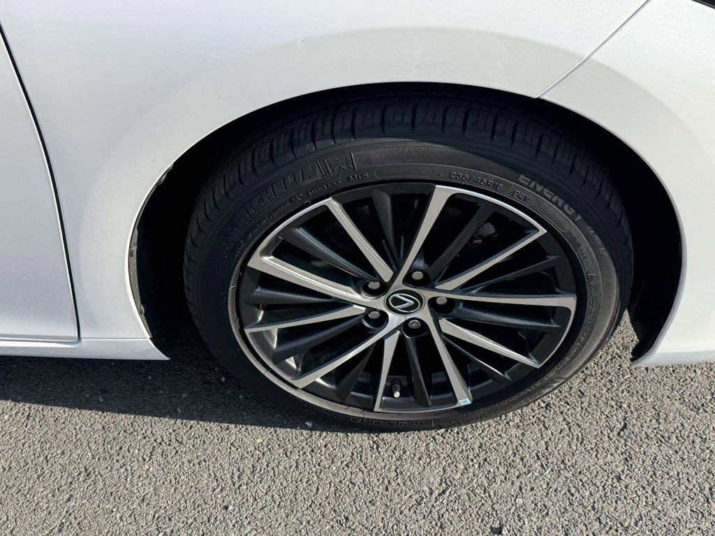 Used 2024 Lexus ES 300h w/ Premium Package image 7