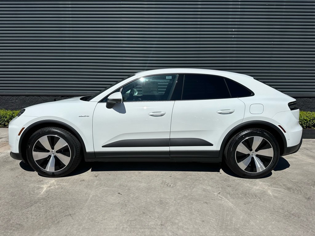 Used 2026 Porsche Macan Electric RWD image 2