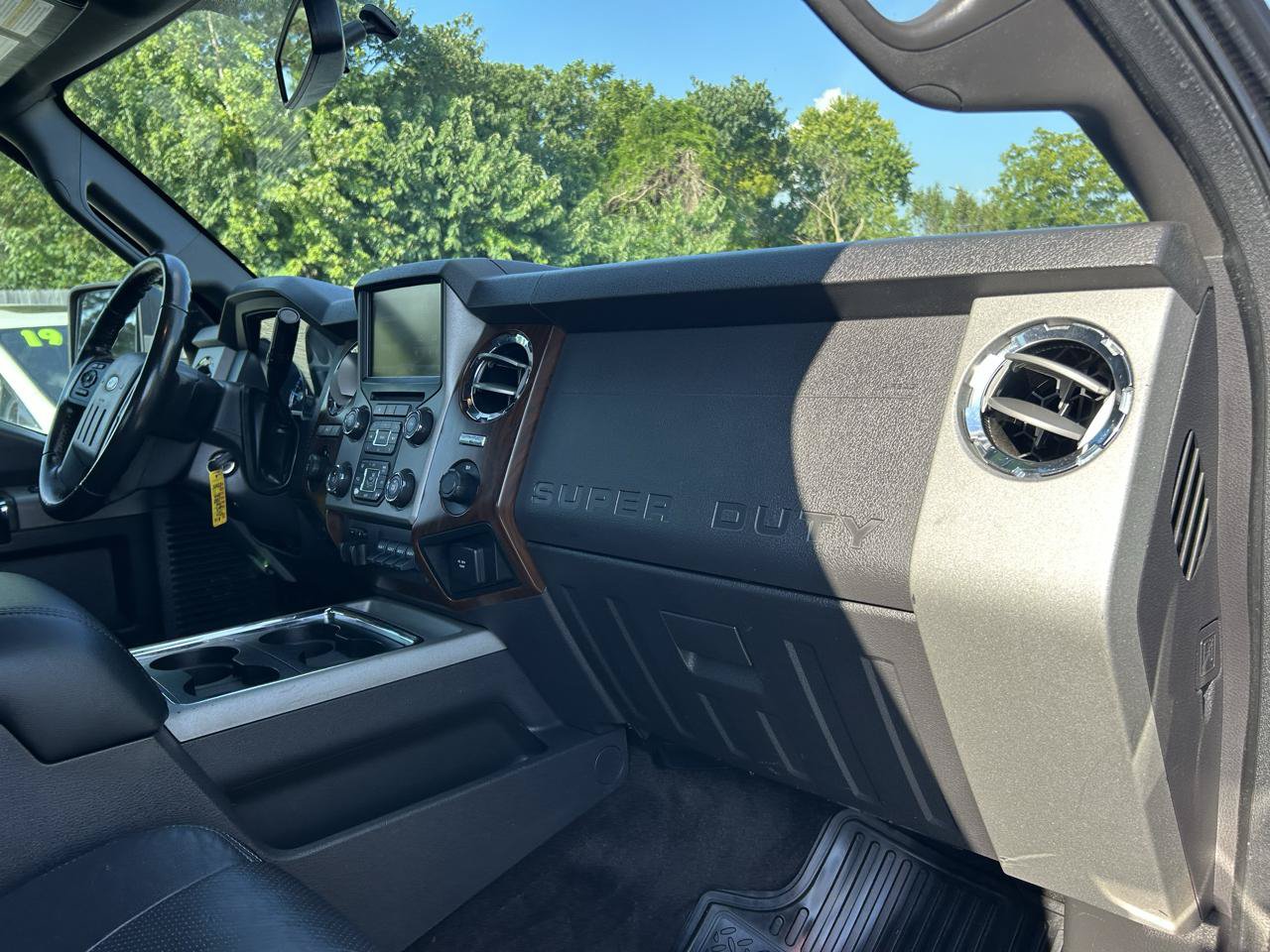 Used 2013 Ford F250 Lariat w/ Lariat Interior Pkg AWD/4WD image 8