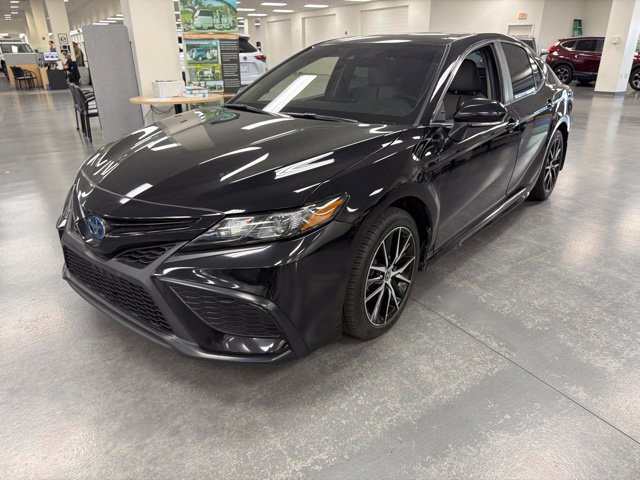 Used 2024 Toyota Camry SE FWD image 3