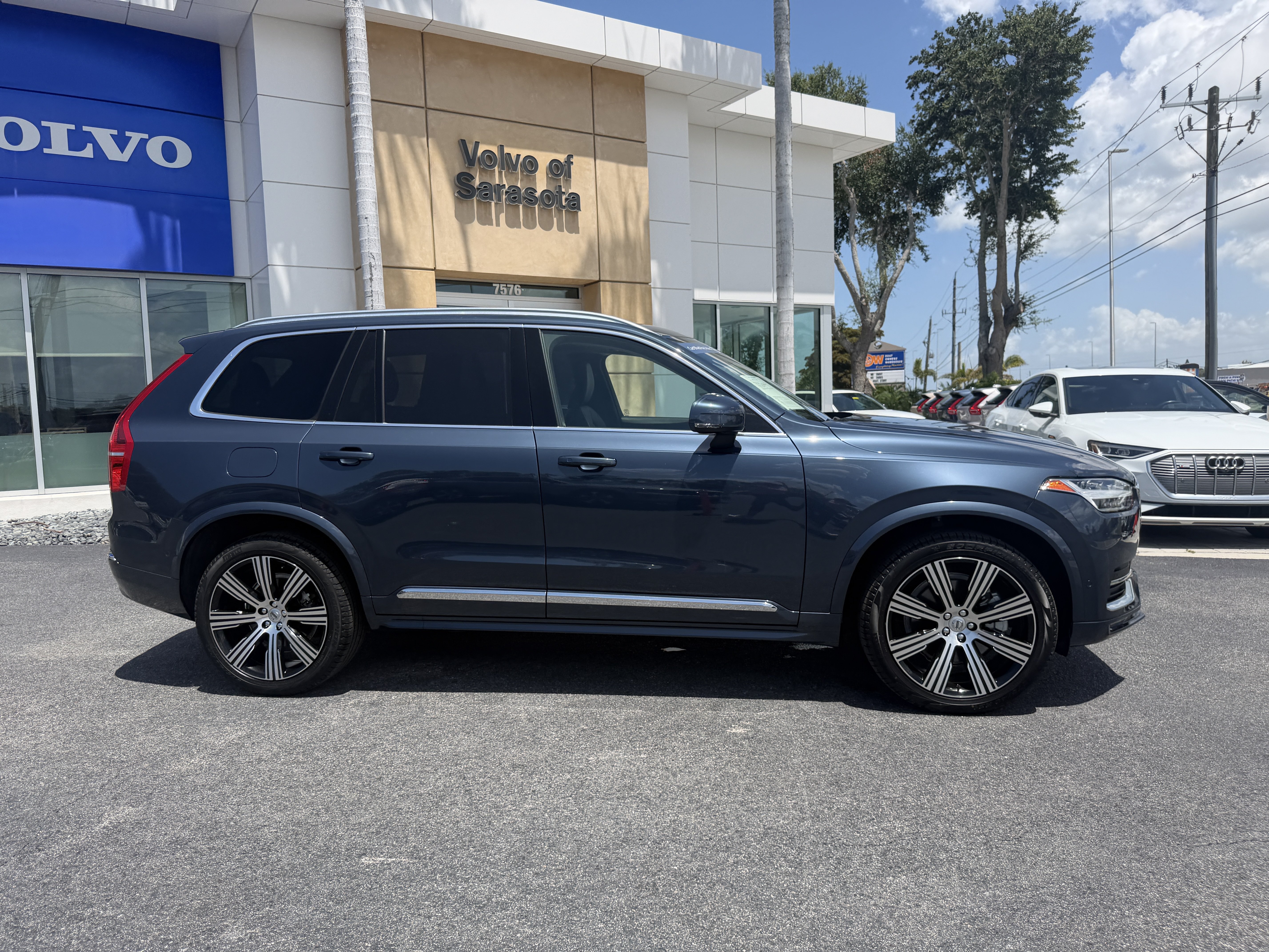 Certified 2023 Volvo XC90 B6 Ultimate w/ Protection Package Premier AWD/4WD image 2