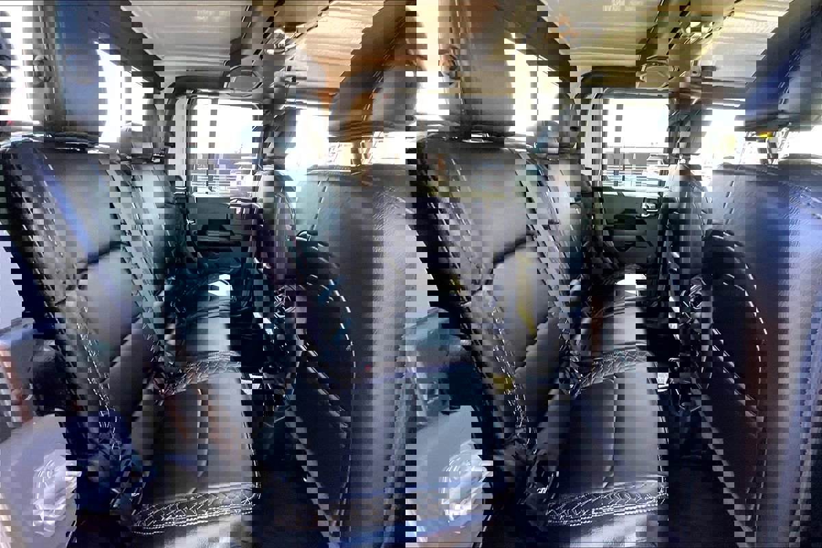 Used 2023 Jeep Gladiator Overland image 6