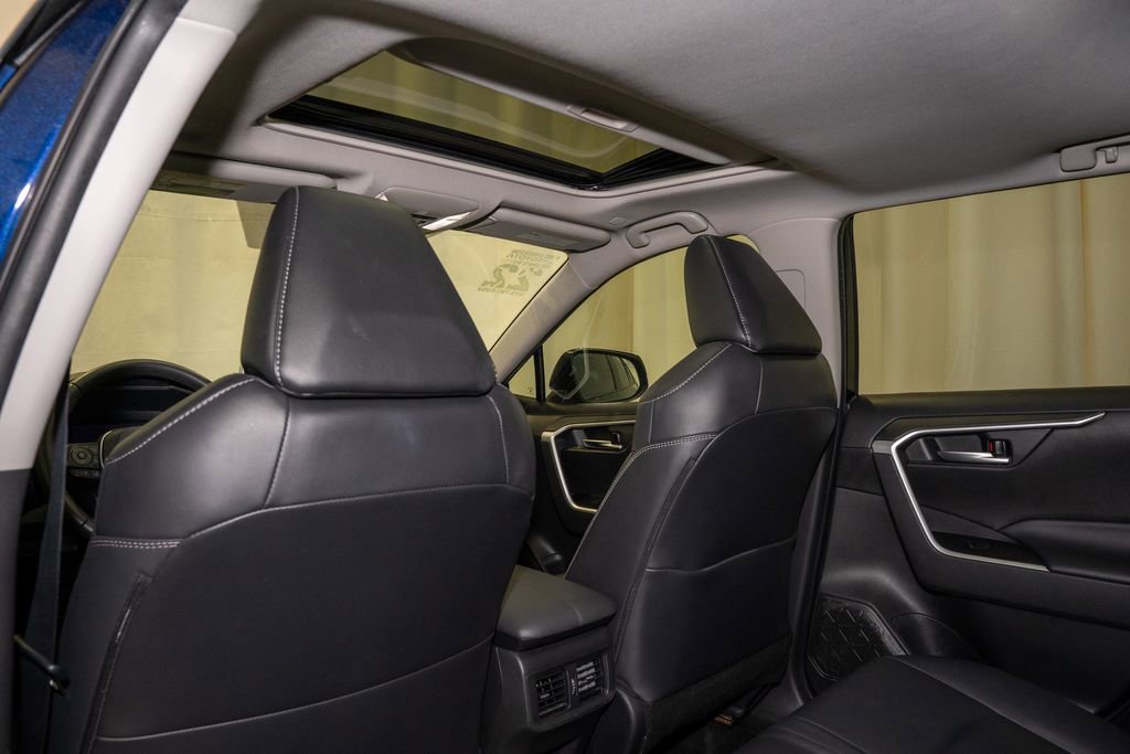 Used 2023 Toyota RAV4 XLE Premium image 9