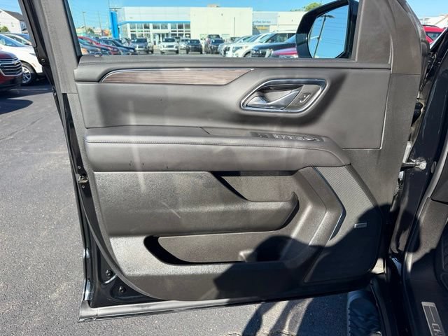 Used 2023 Chevrolet Suburban Z71 w/ Luxury Package AWD/4WD image 16