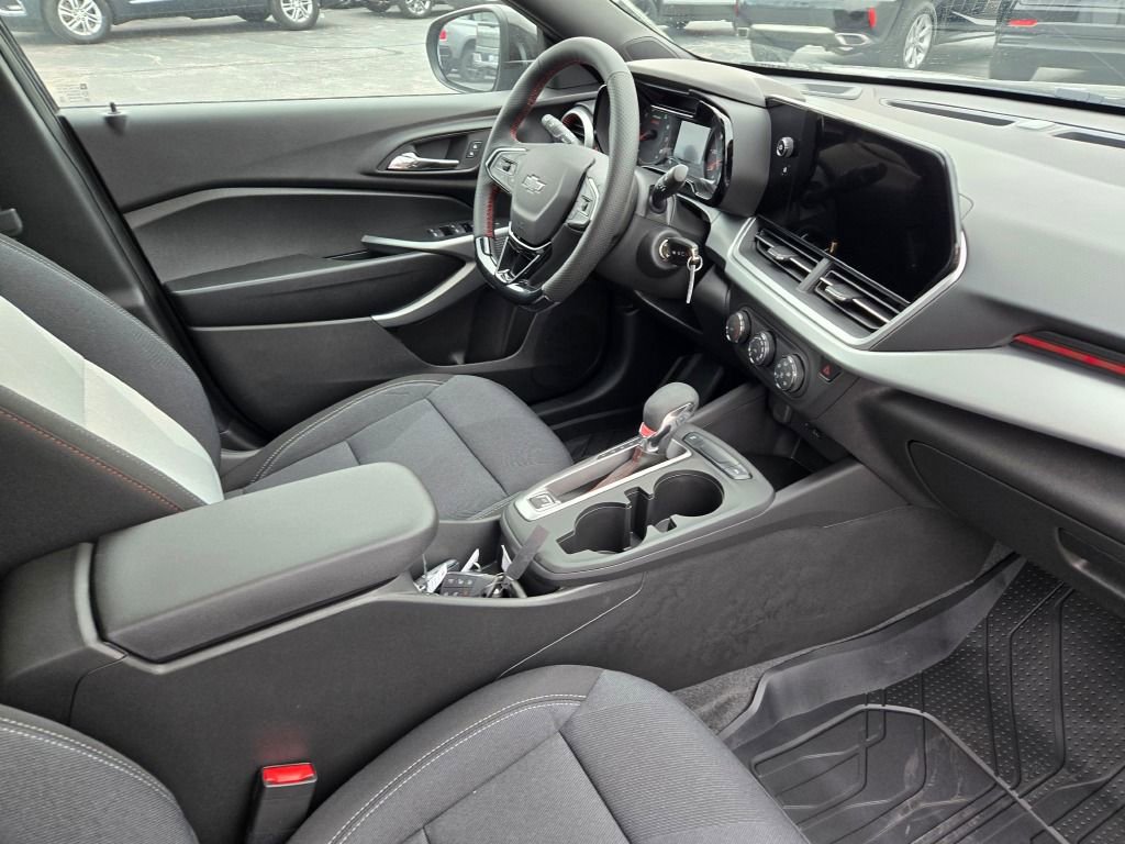 New 2026 Chevrolet Trax RS w/ Sunroof Package image 5