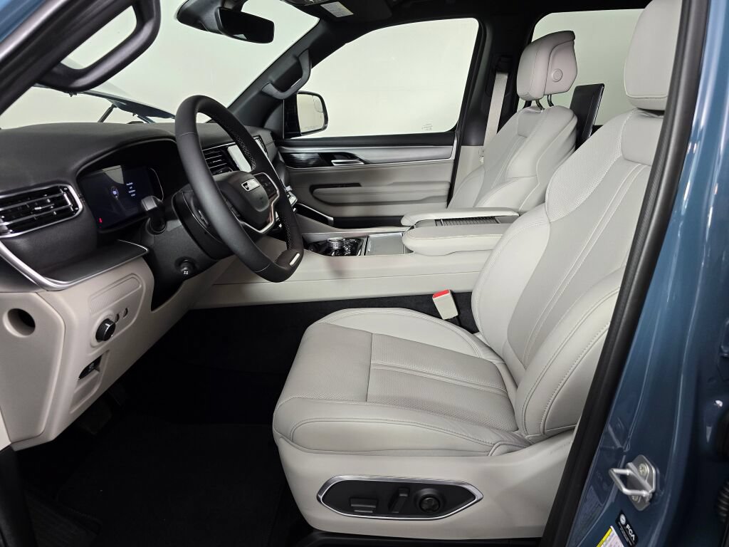 New 2026 Jeep Grand Wagoneer L Limited w/ Rear Seat Video Group I AWD/4WD image 19
