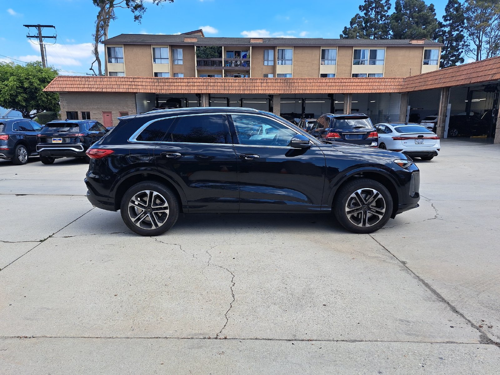 Used 2025 Audi Q5 Premium w/ Convenience Package AWD/4WD image 4