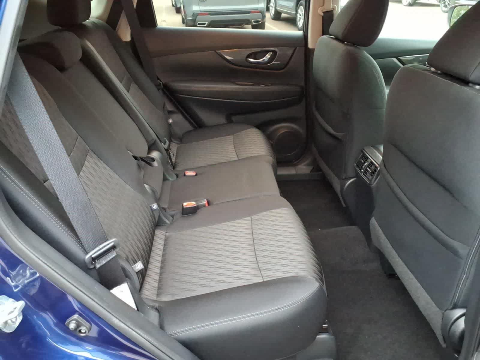 Used 2018 Nissan Rogue SV w/ Sun & Sound Touring Package FWD image 10