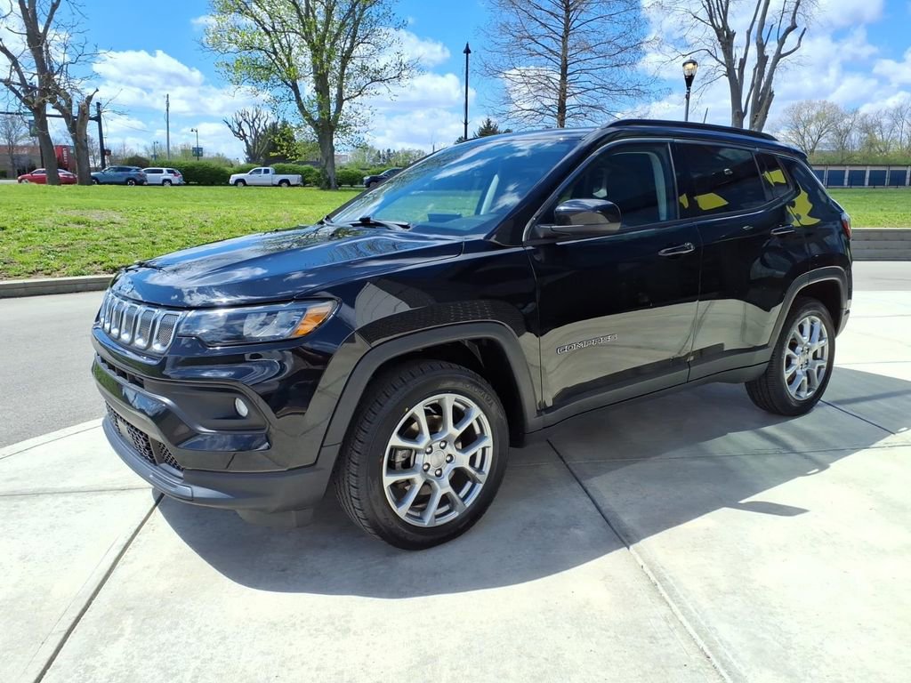 Used 2022 Jeep Compass Latitude w/ Sun and Sound Group image 3