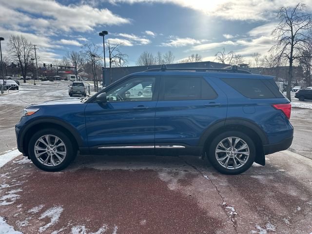 Used 2022 Ford Explorer XLT w/ Equipment Group 202A image 2