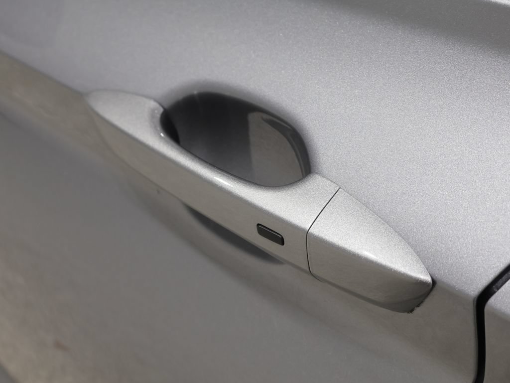 Used 2025 Volkswagen Jetta SE FWD image 9