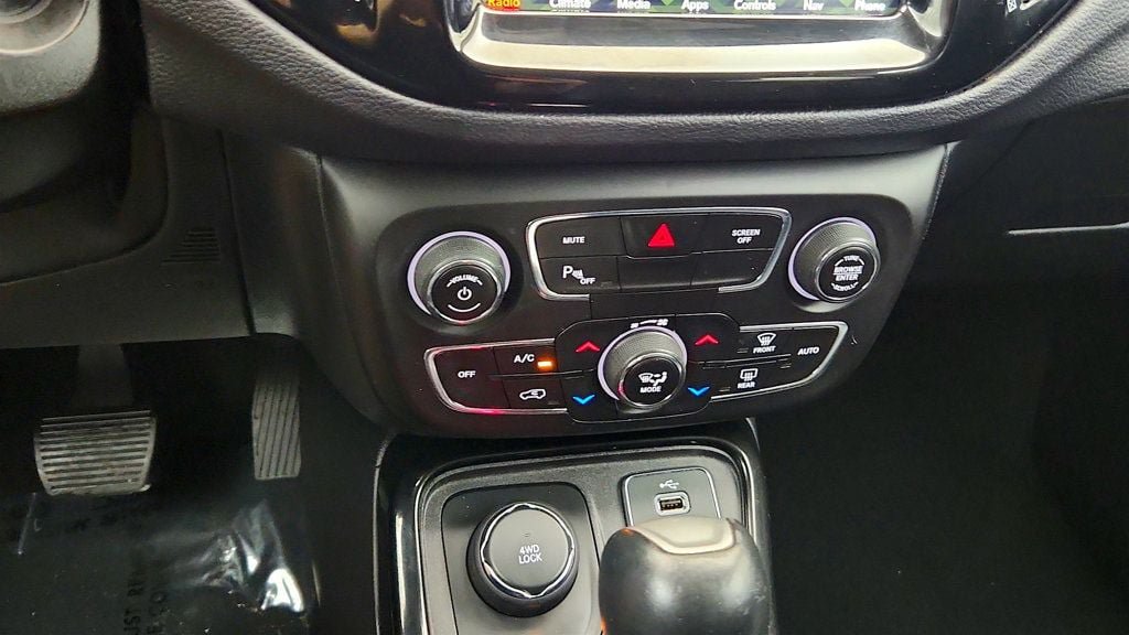 Used 2018 Jeep Compass Limited w/ Navigation Group AWD/4WD image 18