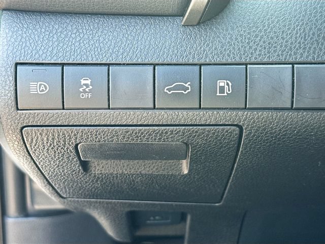 Used 2018 Toyota Camry LE FWD image 14