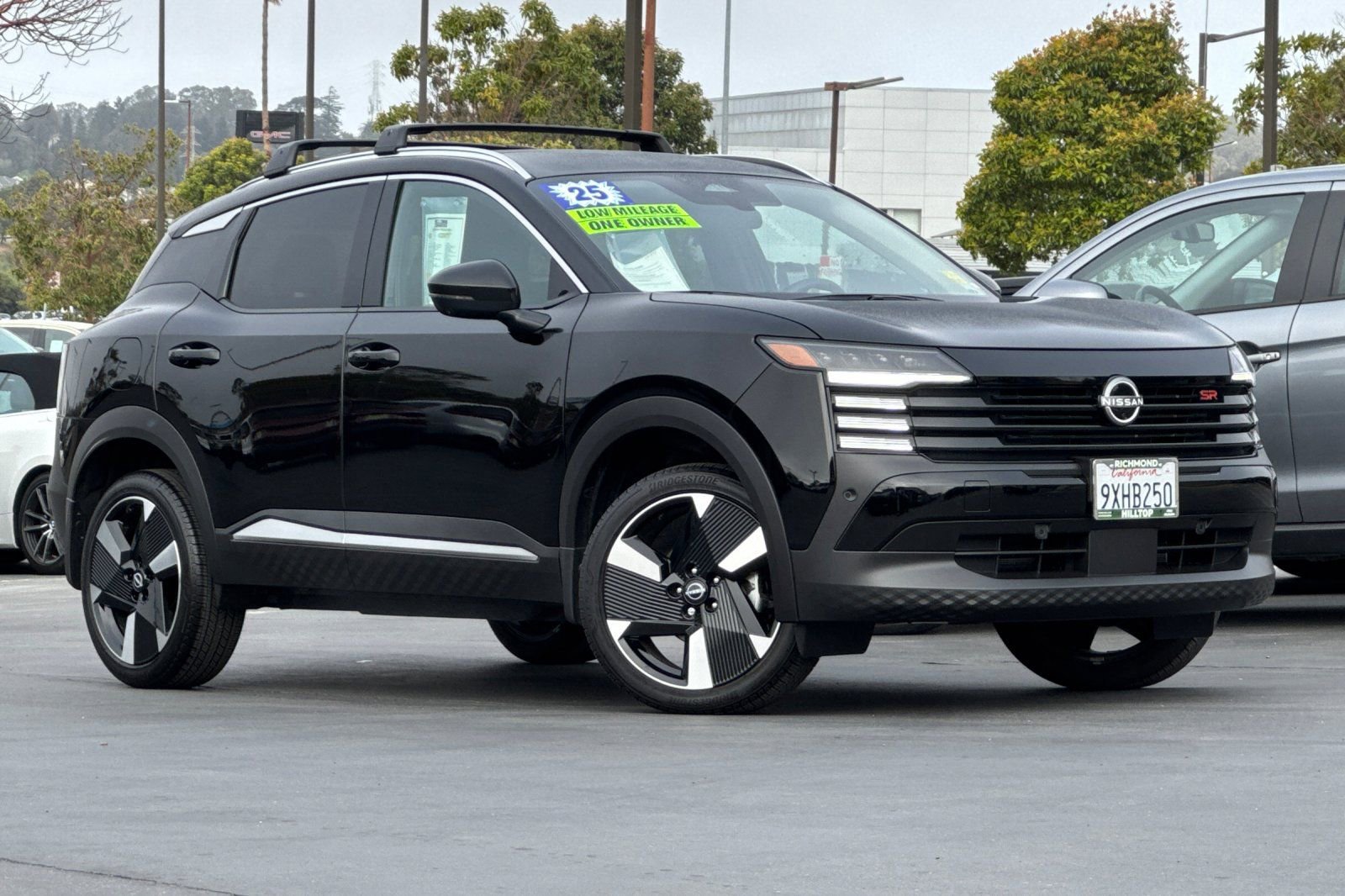 Used 2025 Nissan Kicks SR FWD image 2