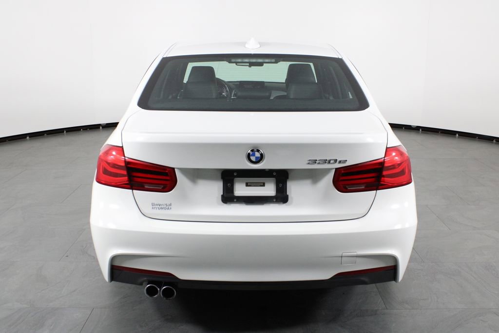 Used 2018 BMW 330e w/ M Sport Package image 9