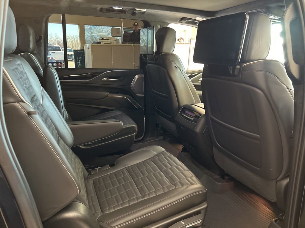 Used 2023 Cadillac Escalade ESV V AWD/4WD image 39