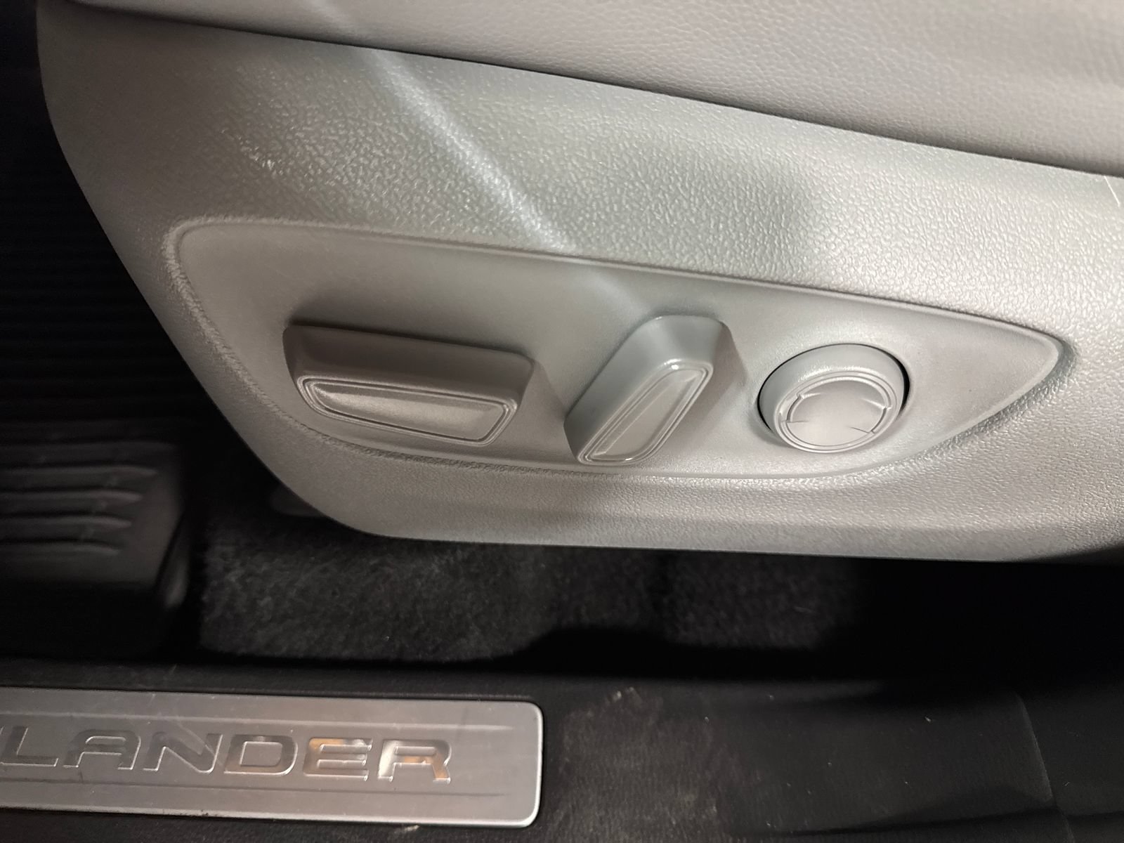 Used 2021 Toyota Highlander Limited AWD/4WD image 15