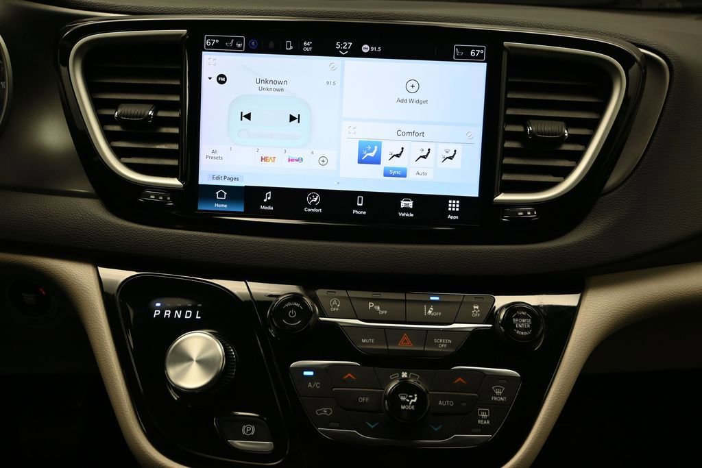Used 2024 Chrysler Pacifica Touring-L FWD image 28