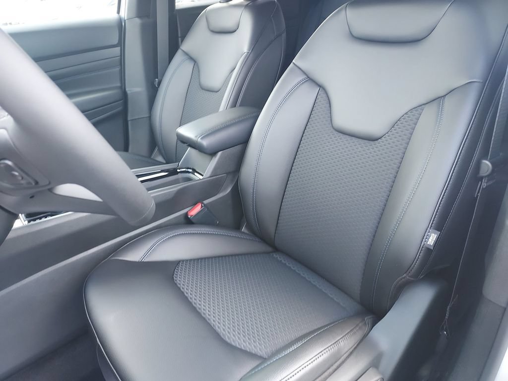 New 2026 Jeep Compass Latitude AWD/4WD image 17