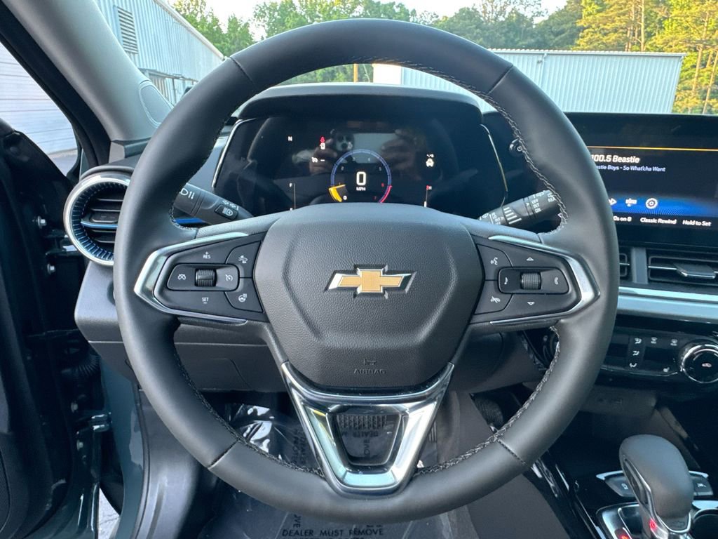 New 2026 Chevrolet Trax LT w/ LT Convenience Package FWD image 16