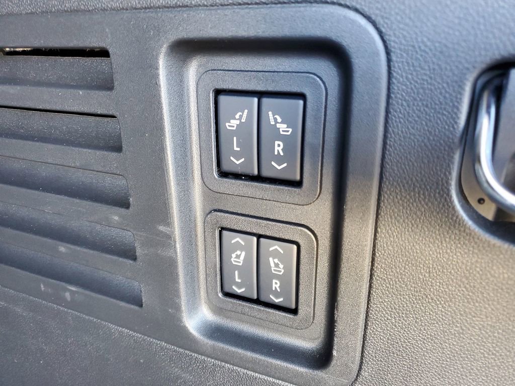 Used 2025 Chevrolet Traverse RS w/ LPO, Floor Liner Package image 31