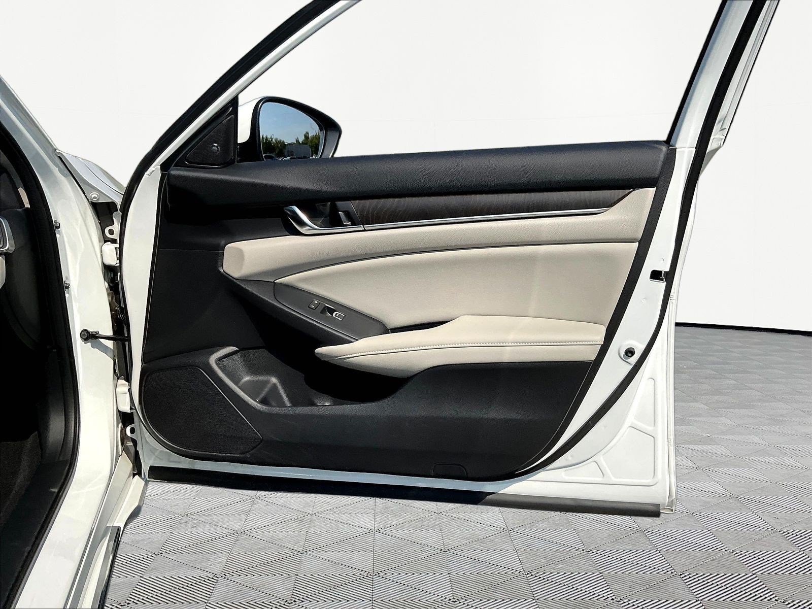 Used 2018 Honda Accord EX-L image 28