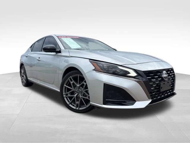 Used 2023 Nissan Altima 2.0 SR FWD image 2