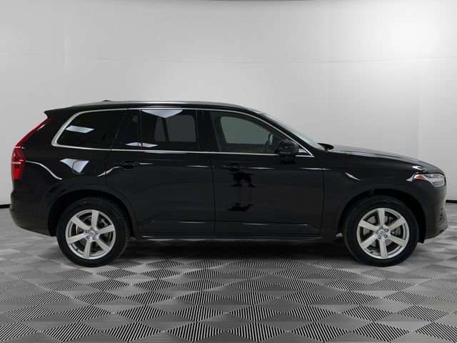 Used 2022 Volvo XC90 T5 Momentum image 2