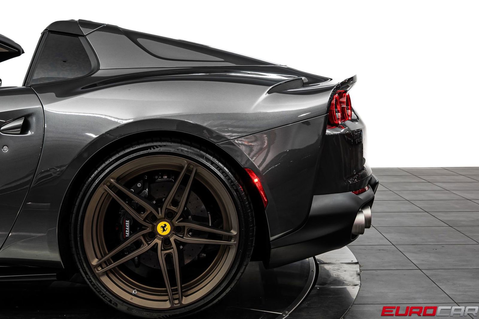 Used 2021 Ferrari 812 GTS RWD image 17