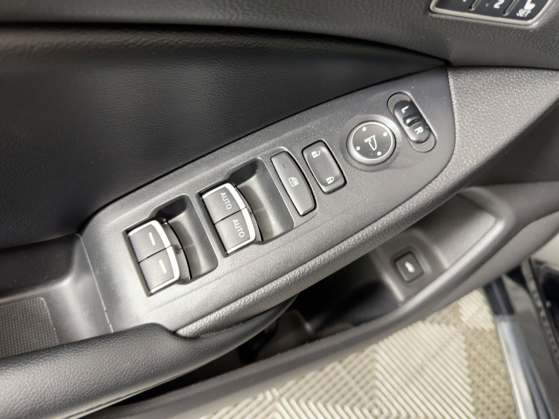 Used 2018 Honda Accord EX-L image 19