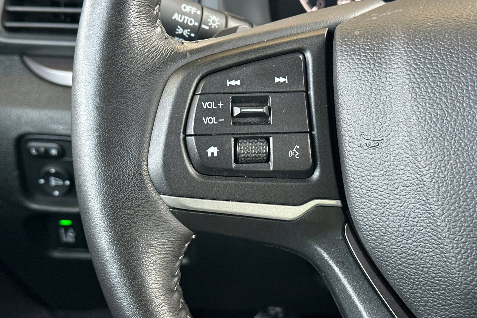 Used 2025 Honda Ridgeline Sport image 27