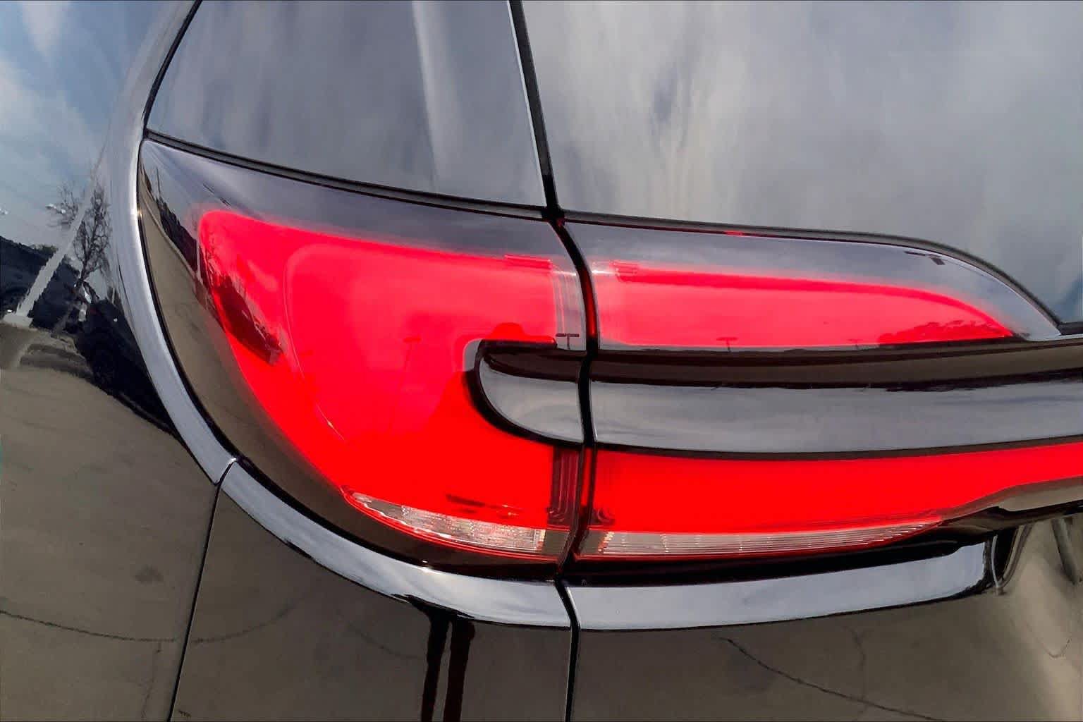 Used 2024 Chrysler Pacifica Touring-L FWD image 28