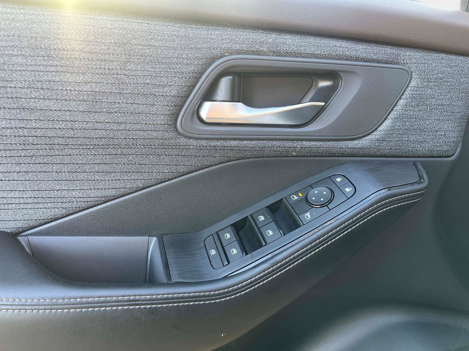 Certified 2023 Nissan Rogue SV image 18