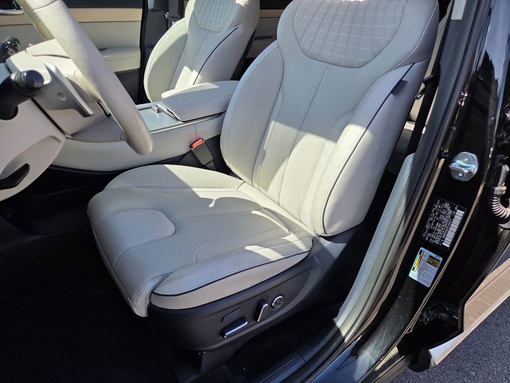 Used 2023 Hyundai Palisade Limited w/ Cargo Package AWD/4WD image 6