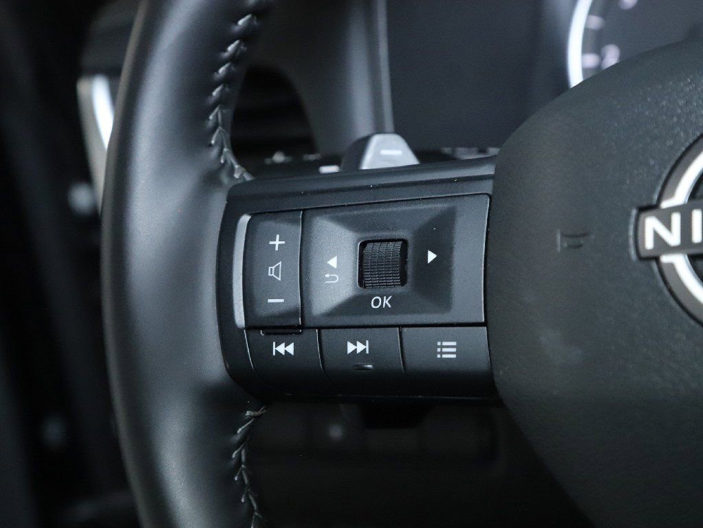 Certified 2025 Nissan Rogue SV image 22