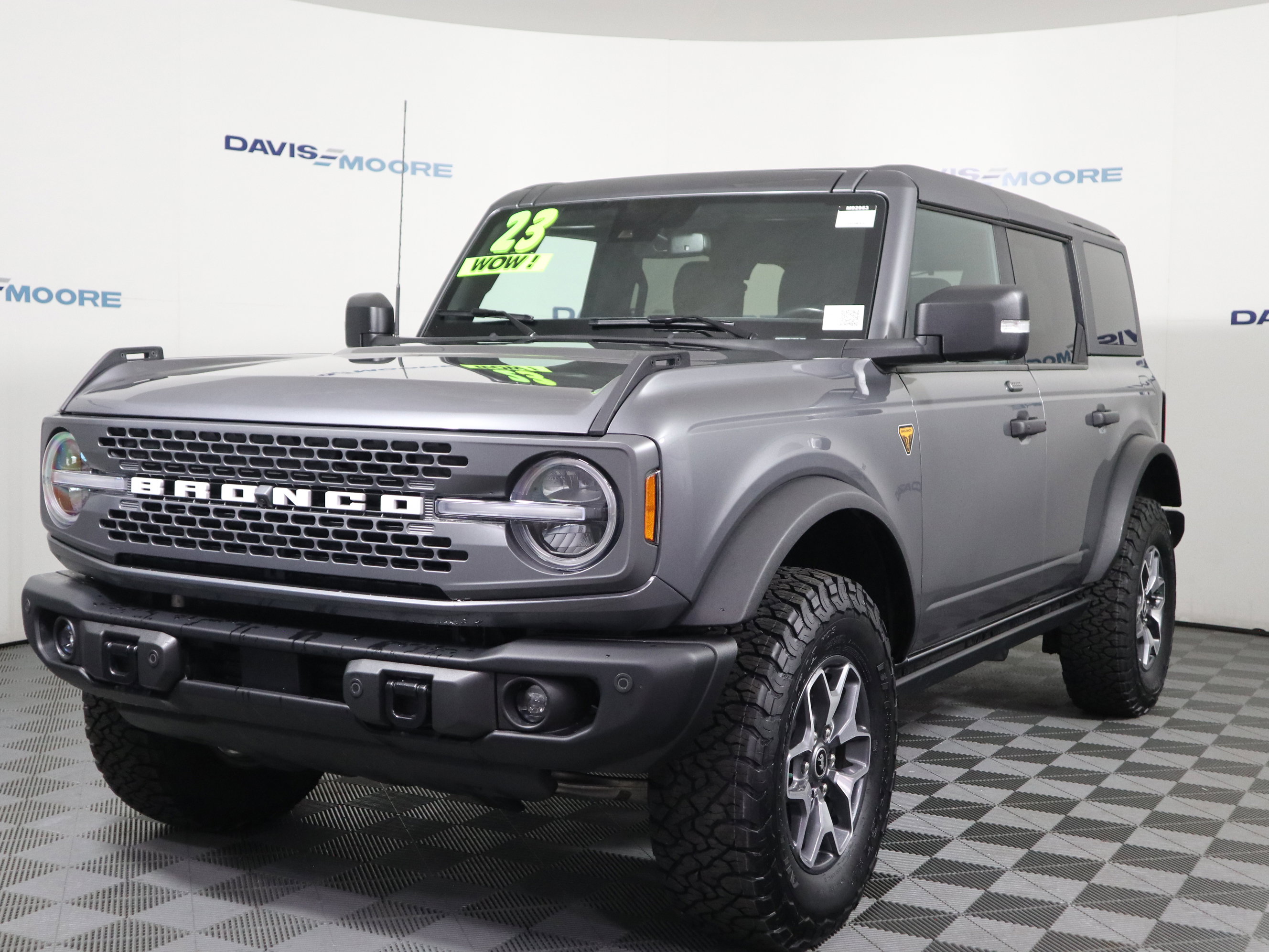 Used 2023 Ford Bronco Badlands image 11