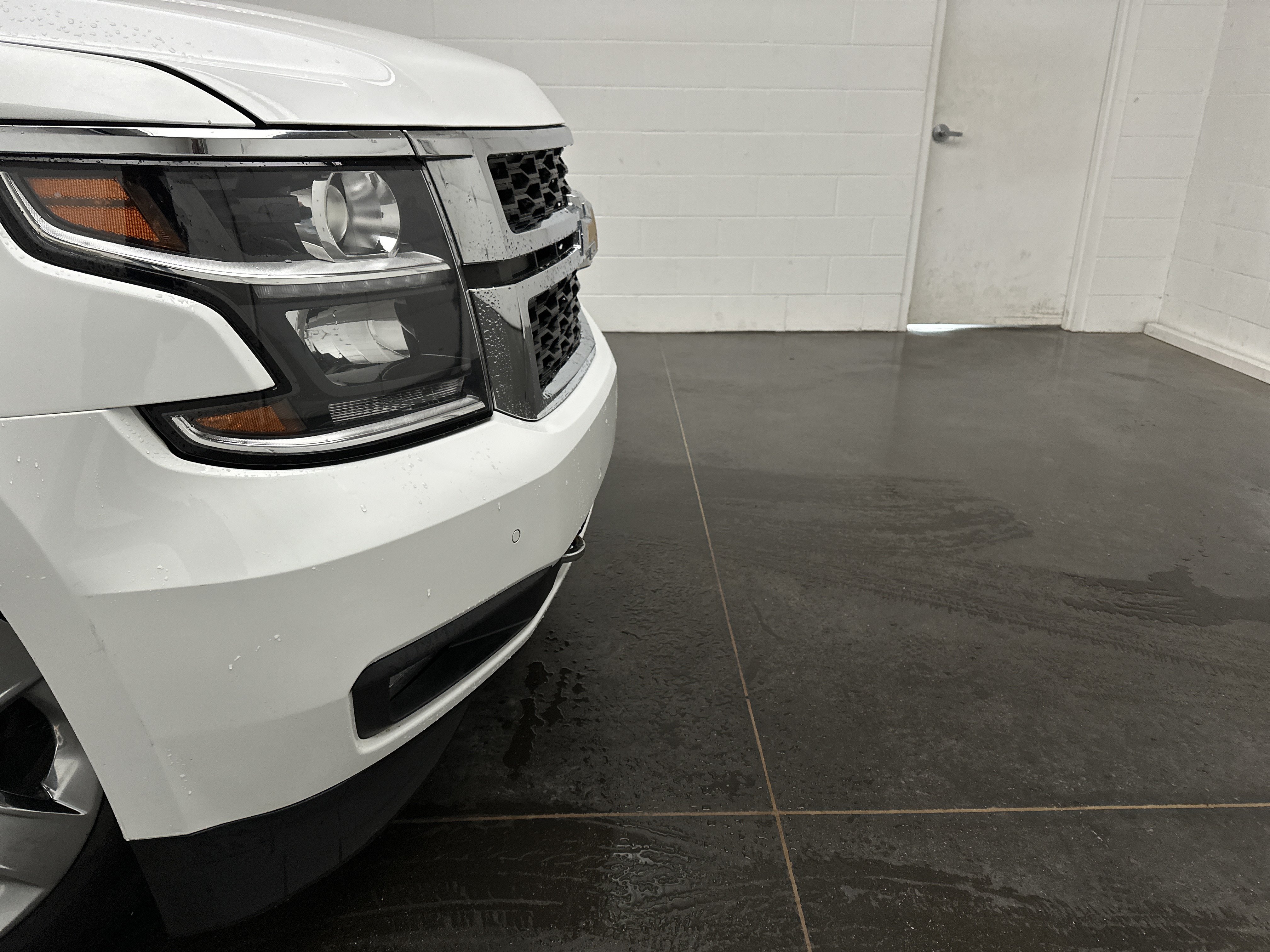 Used 2018 Chevrolet Tahoe LT w/ LT Signature Package AWD/4WD image 2